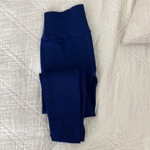 LIKE NEW Fabletics Navy leggings size L